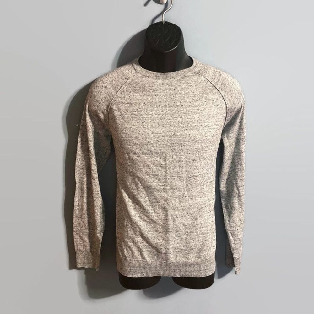 Old Navy Men's Light Gray Crewneck Long Sleeve Sweater